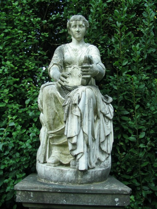 Statue of Roman woman