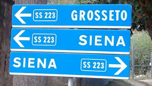 Confusing road signs in Italy