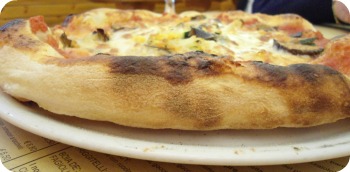 Florence Restaurants - Pizza Places - thick Neapolitan pizza 