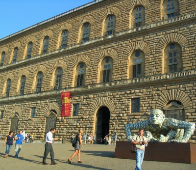 Florence sightseeing on foot - Pitti Palace and square