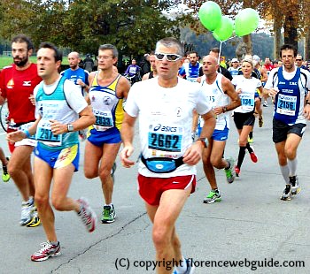 Runners passing through the Cascine park in Florence