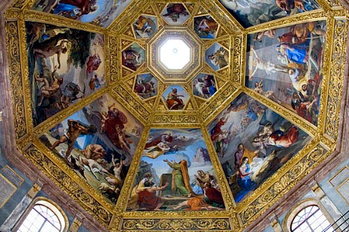 Dome of Medici Chapel of Princes with frescoes