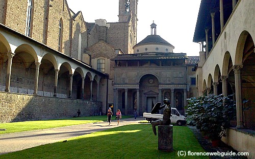 First cloister with a view of the Pazzi chapel
