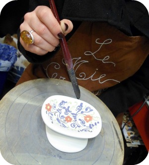 Florence and Deruta Ceramics - Ambra at work at Le Mie Ceramiche