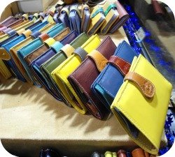 Florence Shopping - Handmade leather bags and goods - Gioia Chiara colored wallets