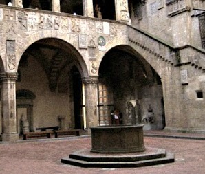 The octagonal well in the Bargello Museum courtyard