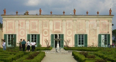 Building built by the Medici today the Porcelain Museum