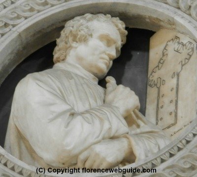 bust of Arnolfo di Cambio on the wall of the cathedral