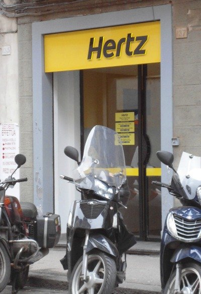 Hertz office in Florence via Borgo Ognissanti