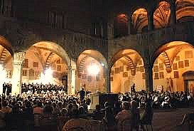 Open air evening concerts at the Bargello museum courtyard