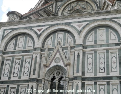 detail of the right side of the Duomo in Florence