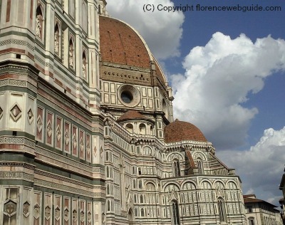 side view of cathedral and its monumental cupola by Brunelleschi