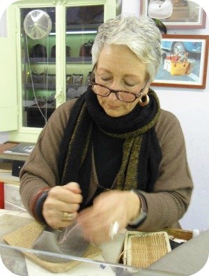 Florence Shopping - Florence Leather School - making jewel bag
