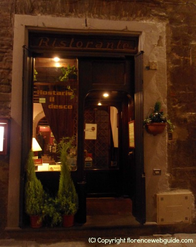 Hostaria Il Desco, located in a characteristic narrow cobblestone street in the heart of town