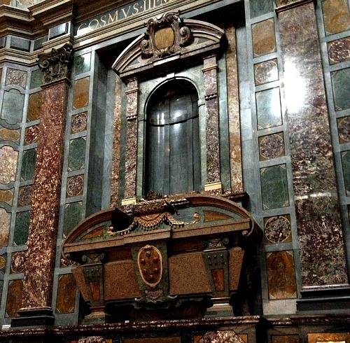 Chapel of the Princes sarcophagus and empty niche - a statue of the entombed Medici was supposed to be in the niche but was never realized