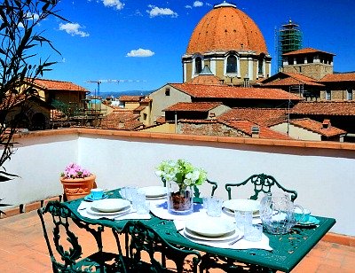 Terrace with view of Medici Chapel Duomo at My Extra Home Guest House