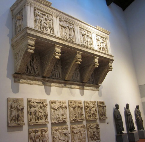Luca della Robbia's sculpted singing tribune