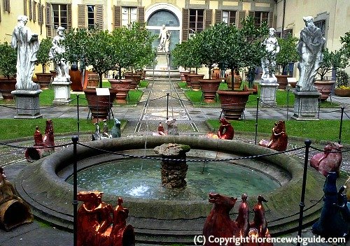 Lemon garden in second courtyard of Medici palace