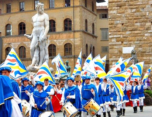The Biancone statue in piazza Signoria during the Marzocco flag throwing competition