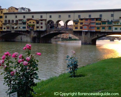 Sunset at the Ponte Vecchio - the days get shorter in the month of November in Florence