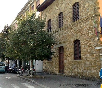 Stoney facade of Villa Lucrezia in the neighborhood of Piazza Puccini