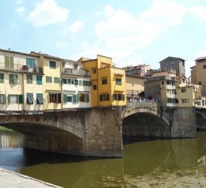 The Ponte Vecchio bridge, one of the stops on a classic tour of Firenze!